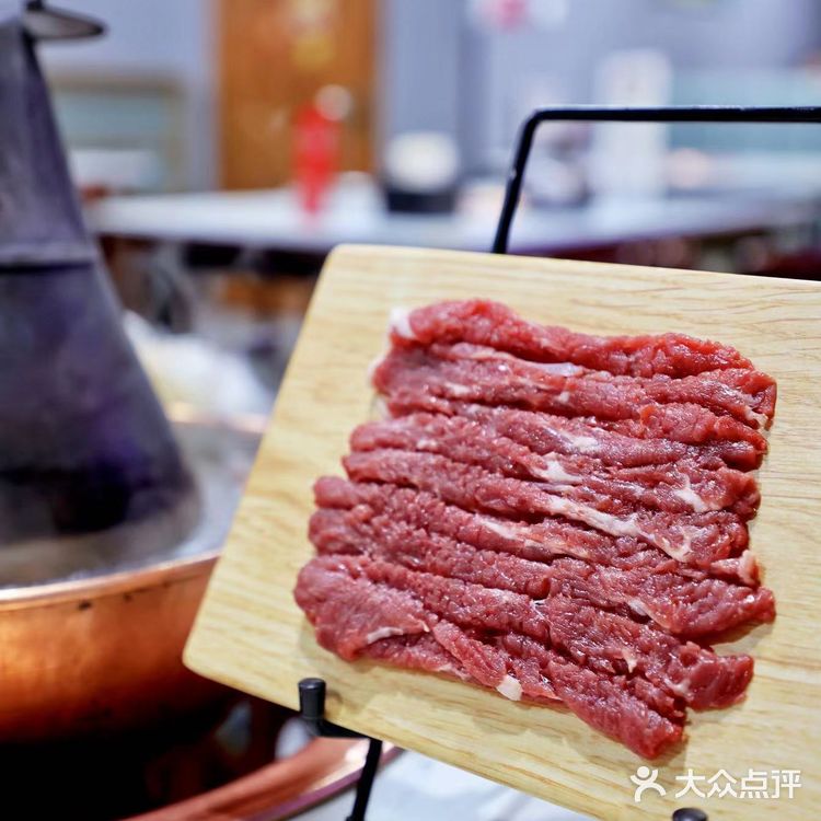 要说最解馋，还是得咱地道的铜锅涮肉