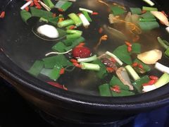 -陆记牛庄·碳锅龙虾烧烤(爱上花园店)