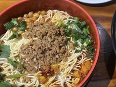 -爆炸头阿姨小四川正宗川味小吃(无任何分店)