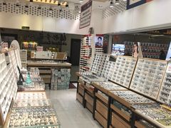 -美式眼镜·授权蔡司.依视路.尼康.豪雅.明月(人民广场店)