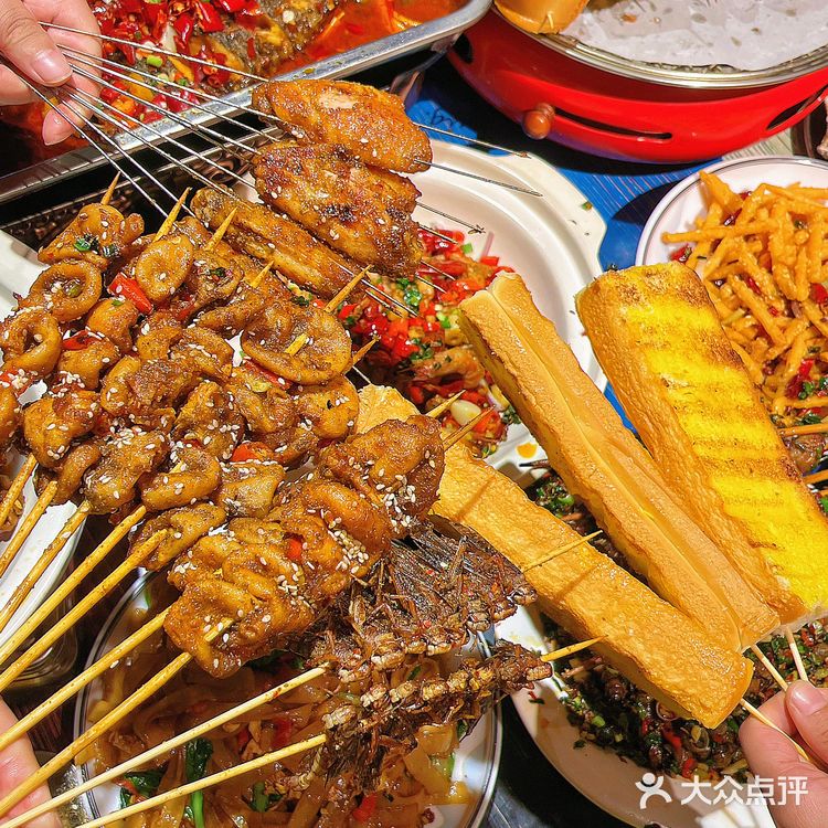 湘🌶️味烧烤届的天花板🔥没人会拒绝的烤蚂蚱🦗
