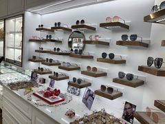 -翰佐蔡司小乐圆·依视路星趣控·暴龙眼镜折扣店