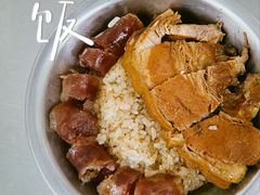 -梁阿婆廿年老牌扣肉糯米饭