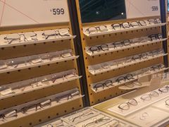 -LOOK眼镜·蔡司依视路配镜(宝山万达店)