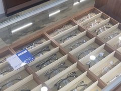 -三目眼镜·蔡司视觉合作店(青浦宝龙店)
