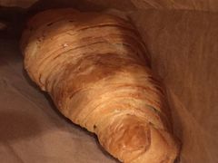 黄金酥香牛角包-COSTA COFFEE(吴江路店)