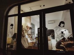 -彳亍咖啡·这里(水湾路店)
