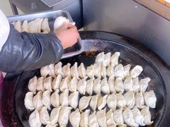 -黄阿姨锅贴大王(万航渡路店)