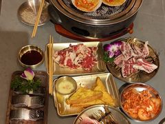 -围炉肉舍•炭烤活鳗•丹东海鲜烤肉(步行街店)