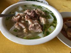 萝卜炖肘子-荣生萝卜汤饭店