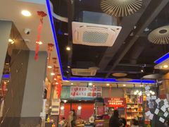 -老街烧烤大排档·地道湖北菜·龙虾馆(汉口火车站店)