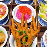 真别说，这家火锅店光是甜品就太吸引人了