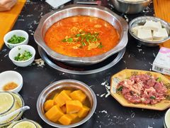 -黄利砖万峰林布依特色酸笋牛肉馆