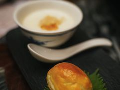 桃胶双皮奶拼子姜皮蛋酥-中国大酒店·食街