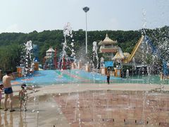 -平湖九龙山乐满地水上乐园