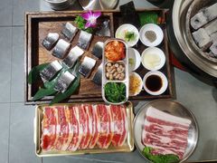 -围炉肉舍•炭烤活鳗•丹东海鲜烤肉(步行街店)