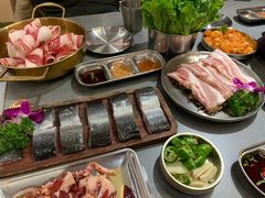 -围炉肉舍•炭烤活鳗•丹东海鲜烤肉(步行街店)