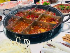 -扎起市井老火锅(乐山总店)