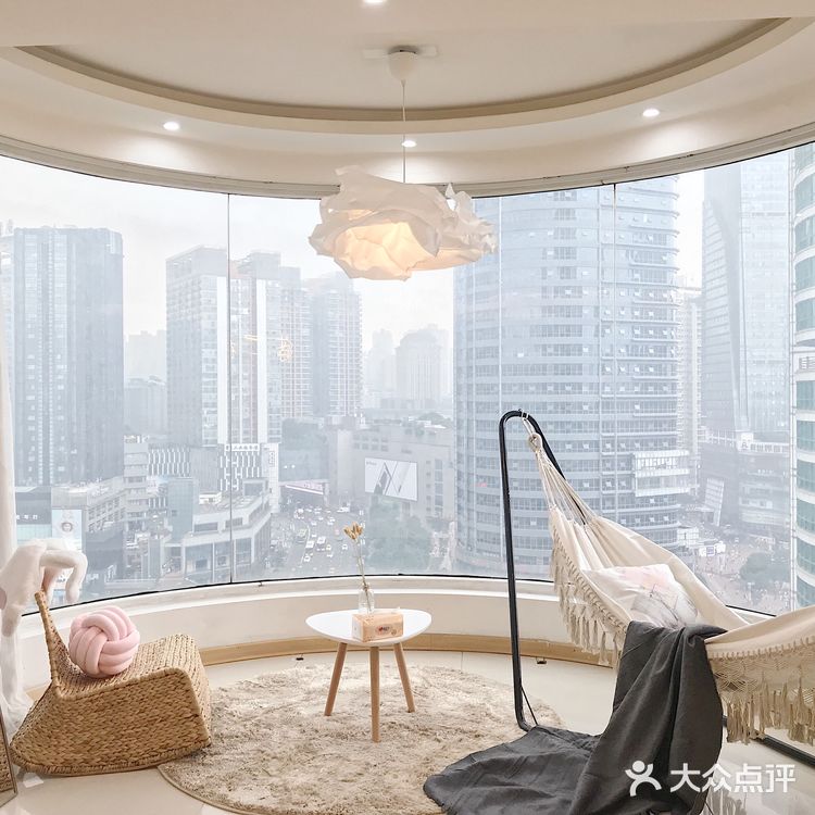 住进重庆 | 270度无敌大飘窗，在城市森林自由呼吸