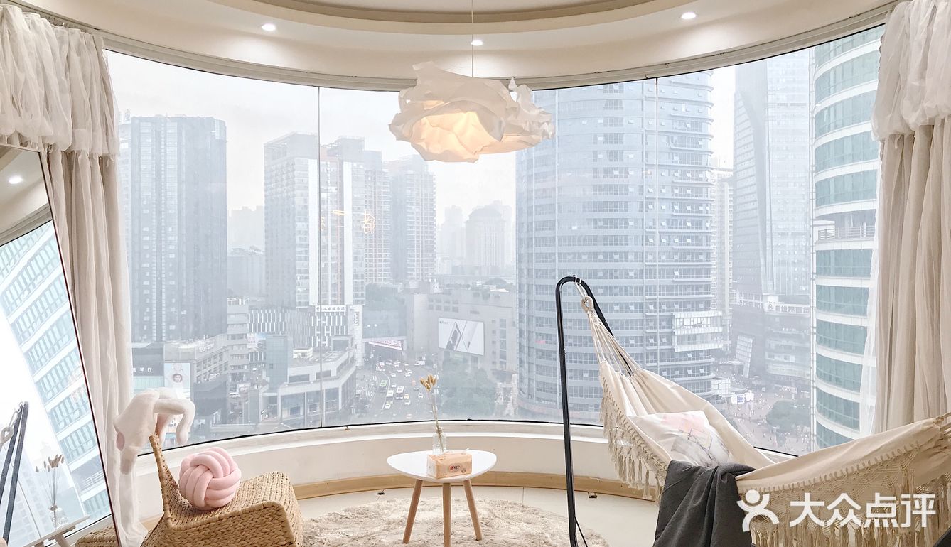 住进重庆 | 270度无敌大飘窗，在城市森林自由呼吸