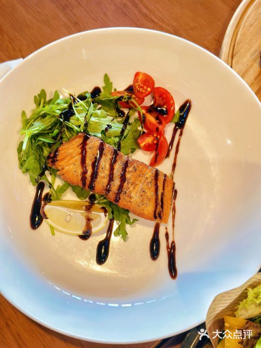 娱刻cafe groove香煎三文鱼图片