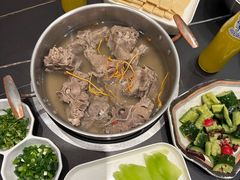 殷式养生清汤羊蝎子-殷式·私房烧烤·羊蝎子火锅(什刹海店)
