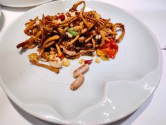 茶树菇炒鲜鱿-卯时·龙光雅宴·精致锡帮菜(惠山古镇店)