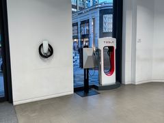 -TESLA 特斯拉(上海太古汇体验店)