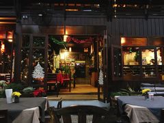 -Dash Teak House