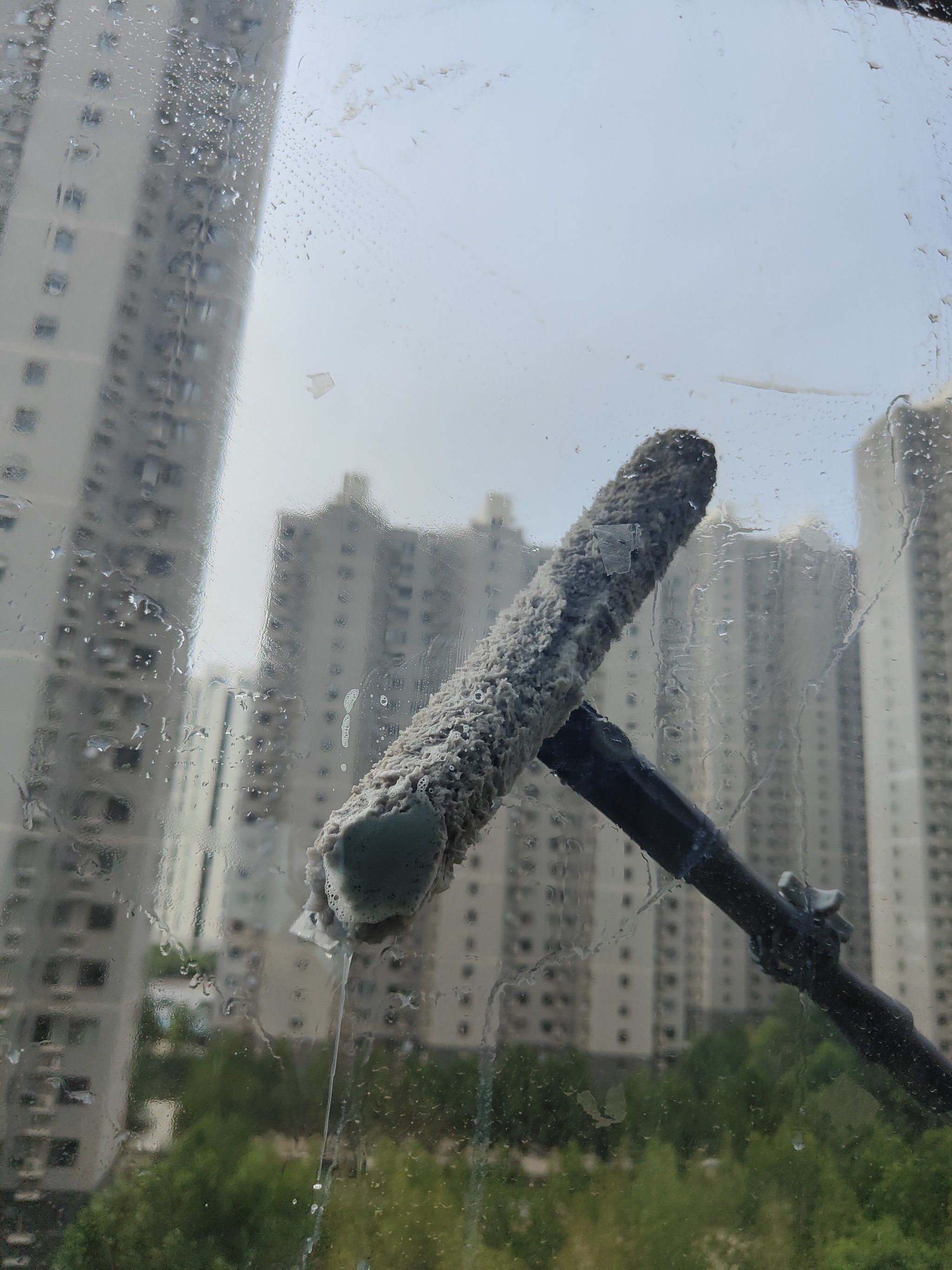 用什么样的东西擦玻璃窗没水痕