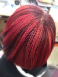 底色是红色 漂染的粉红色-丽时 Hair Salon