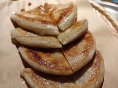 土家牛肉饼-吃饭皇帝大·土家民族菜(温州万象城店)