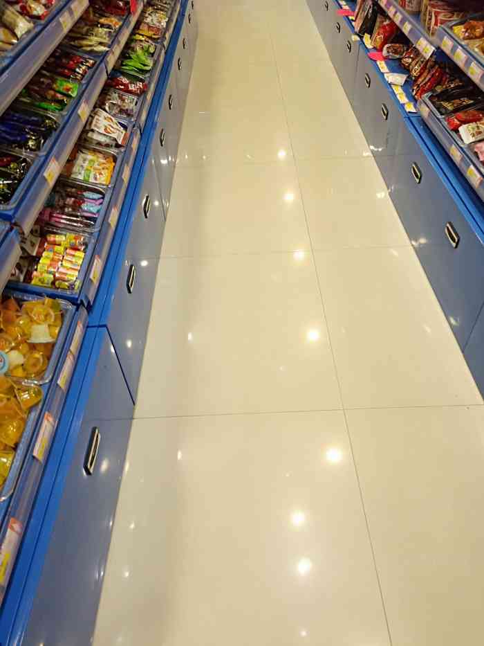 七货街(大润发店)-"在家待太久应该出来买点零食,买了很多鳕鱼.