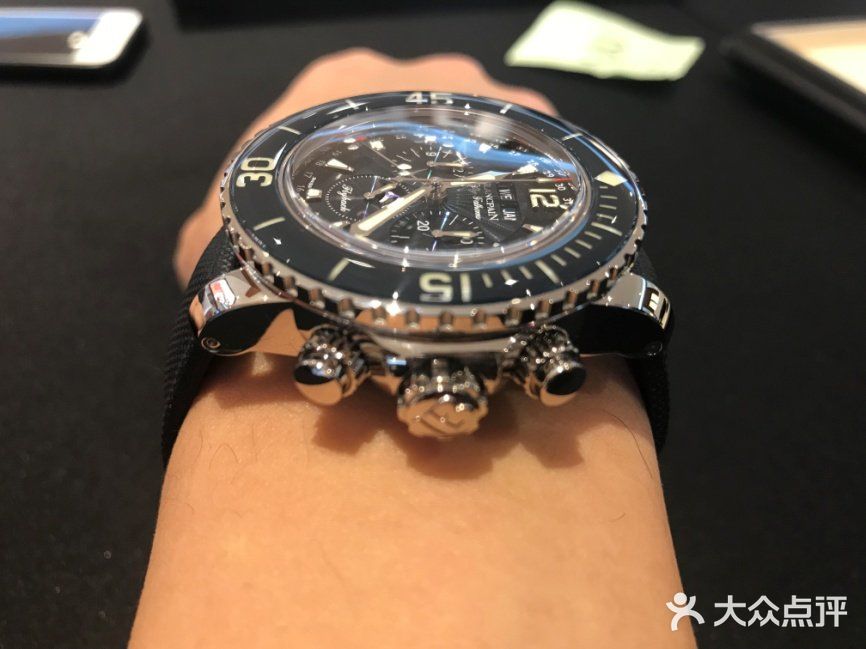 解毒宝珀五十噚系列月相表