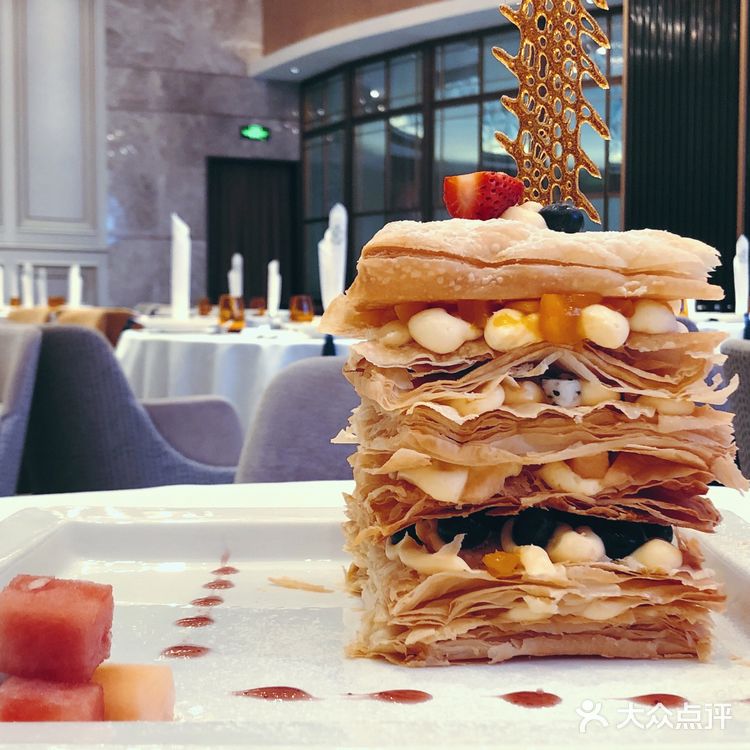 翠园的拿破仑是吃过最清新的拿破仑 水果与奶油的完美融