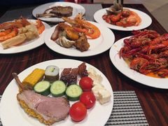 -广州万富希尔顿酒店·感趣自助餐厅·金秋蟹宴生蚝海鲜刺身