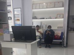 -光明眼镜·蔡司授权(徐泾店)