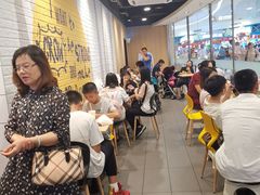 等位区-麦当劳(民盈·国贸城店)