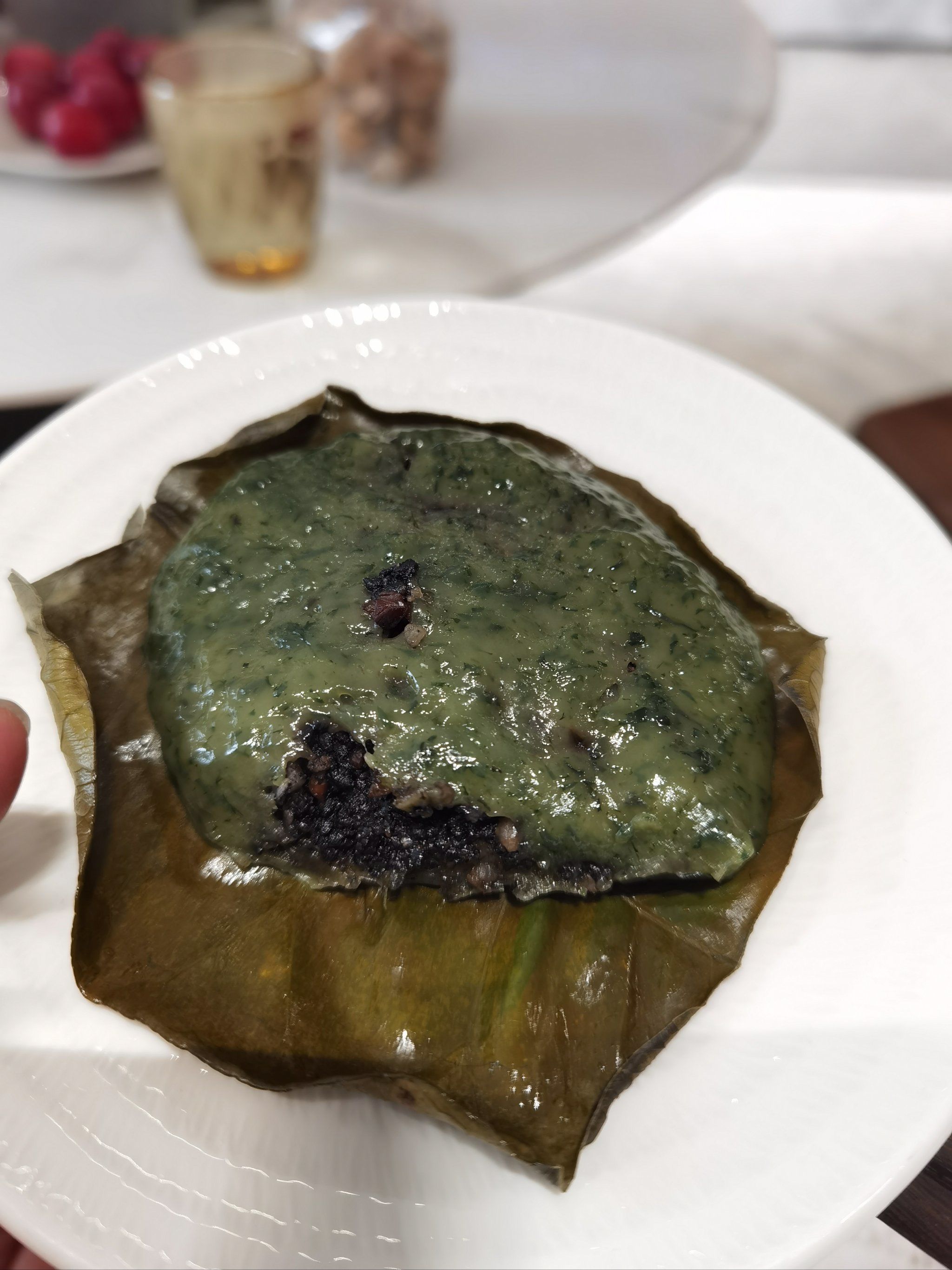 儿子同学妈妈做的艾叶粑粑有咸口和甜口两