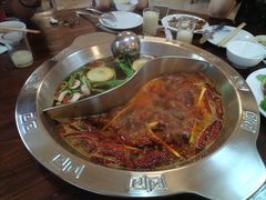 菌汤鸳鸯锅-春和饺子火锅