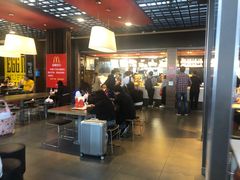 大堂-麦当劳(宁波火车高铁站店)