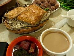 -洞庭洲·防空洞火锅·烧烤·铜锅涮肉(新百广场店)