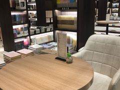 -钟书阁(群光广场店)