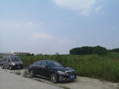 -奥特莱斯停车场