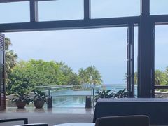 -亚龙湾喜来登·美景台大堂吧