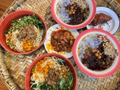 -爆炸头阿姨小四川正宗川味小吃(无任何分店)