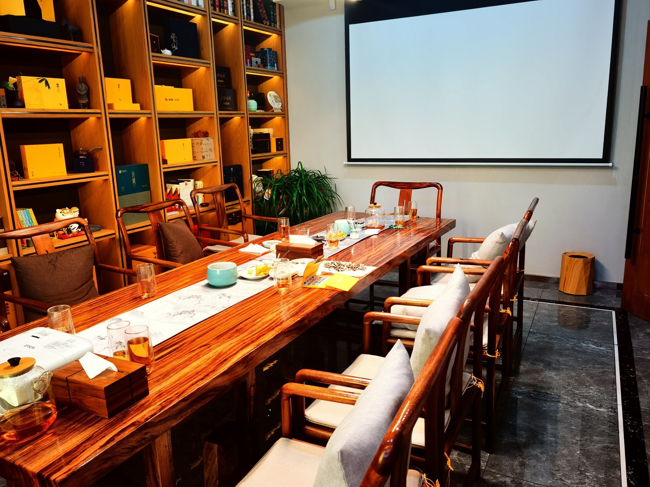 非常高档的茶室,且服务非常到位!下次还来!