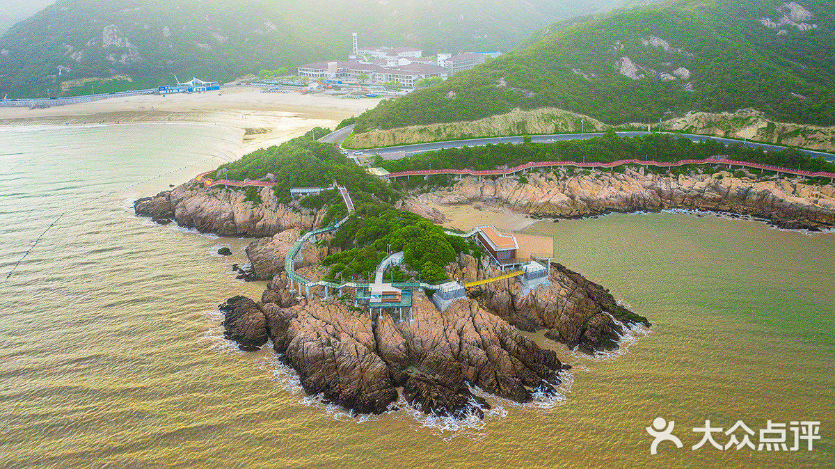 這裡是象山的松蘭山旅遊度假區的玻璃棧道,人少景美