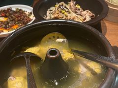 -云海肴·汽锅鸡·云南菜(天山百盛优客店)