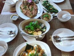 -Chom Cafe and Restaurant